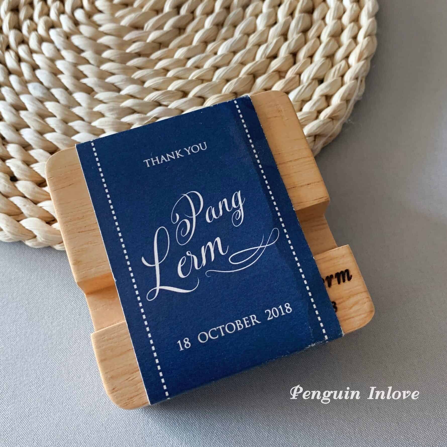 ที่วางโทรศัพท์ไม้ คาดกระดาษ